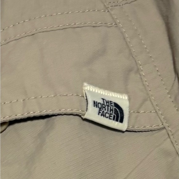 The North Face Tan Cargo Shorts Lightweight Design - Picture 4 of 4